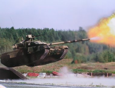10 Σεπτεμβρίου: Η Ρωσία τιμά το προσωπικό των τεθωρακισμένων της- Τ-90 σε «δράση» (βίντεο)